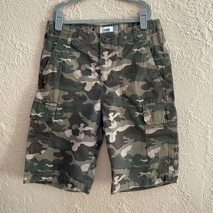 2 pairs Old Navy Kids Camo Cargo Shorts - Green/Tan. 2nd pair khaki.  size 14